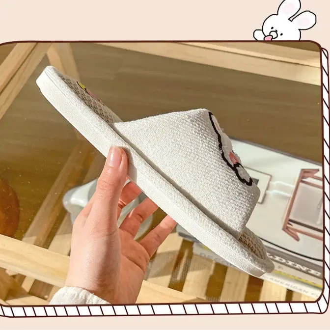 PANTOUFLES À POMPON