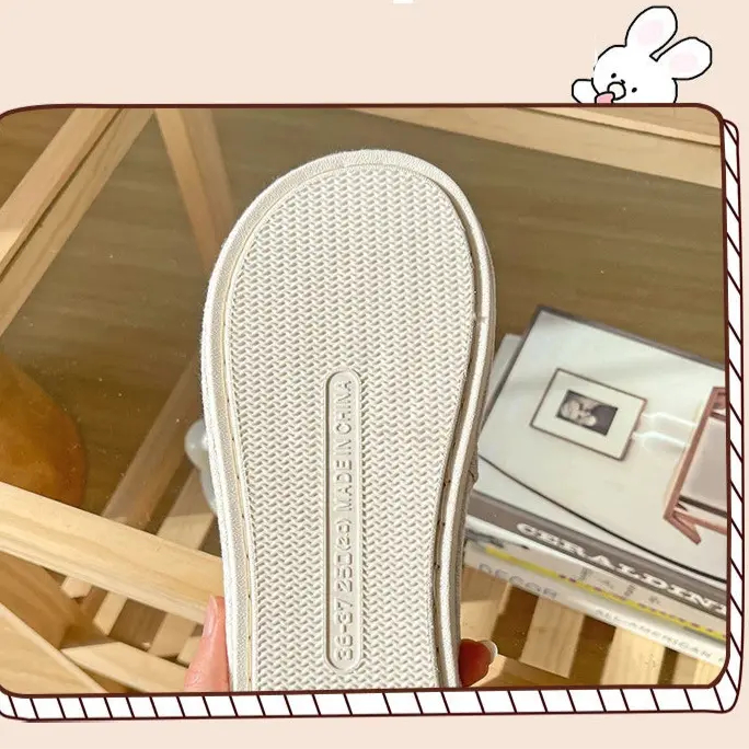 PANTOUFLES À POMPON